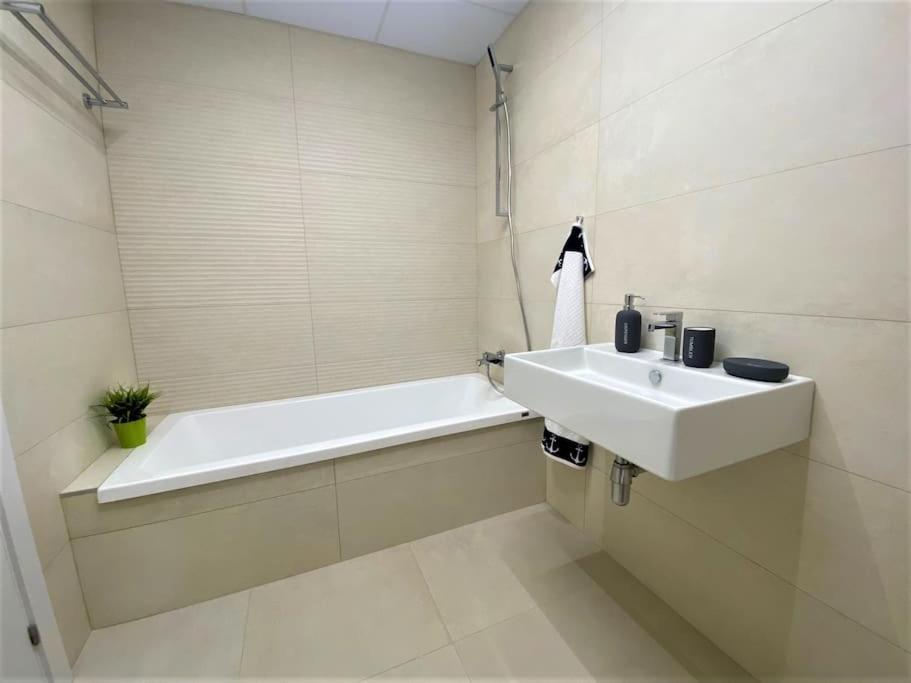 Luxurious Penthouse With Huge Panoramic Terrace Apartment San Roque  Bagian luar foto
