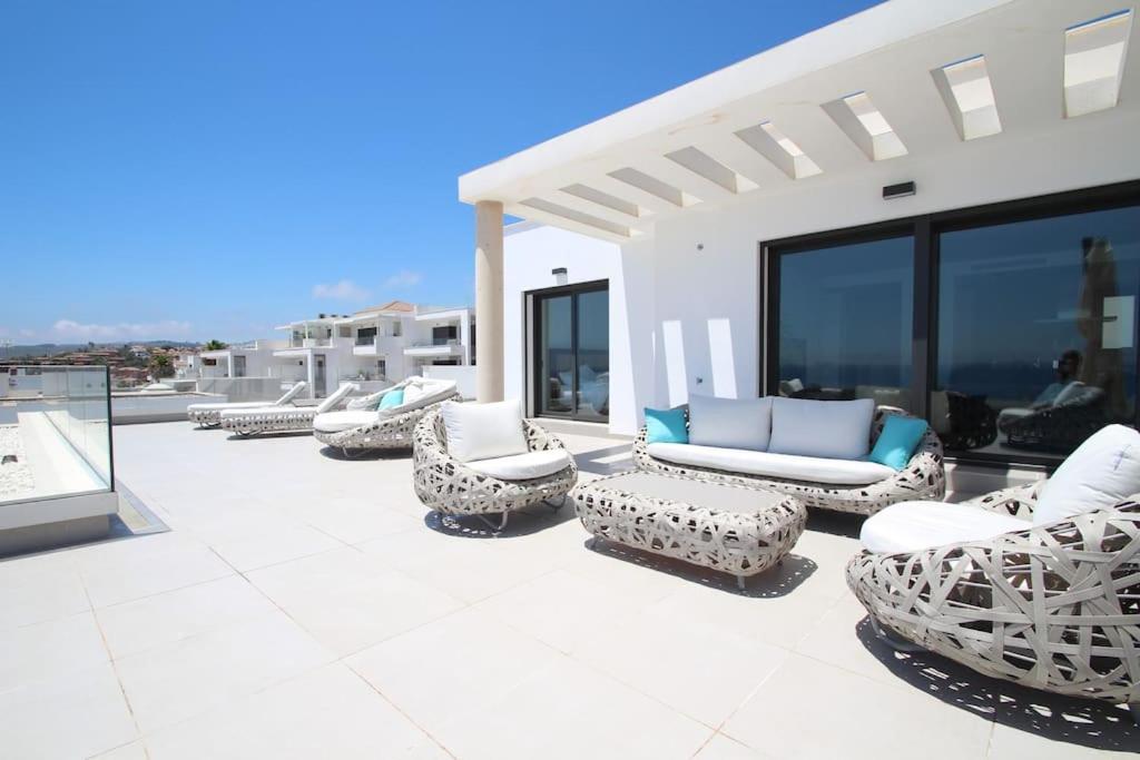 Luxurious Penthouse With Huge Panoramic Terrace Apartment San Roque  Bagian luar foto